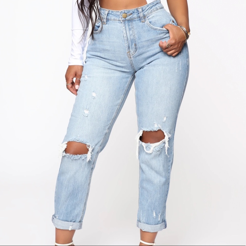 Fashion Nova “Keepin Me Stressed Boyfriend Jeans”